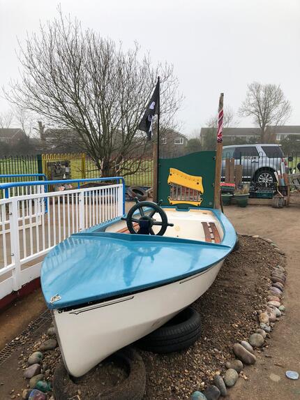 Play boat 1