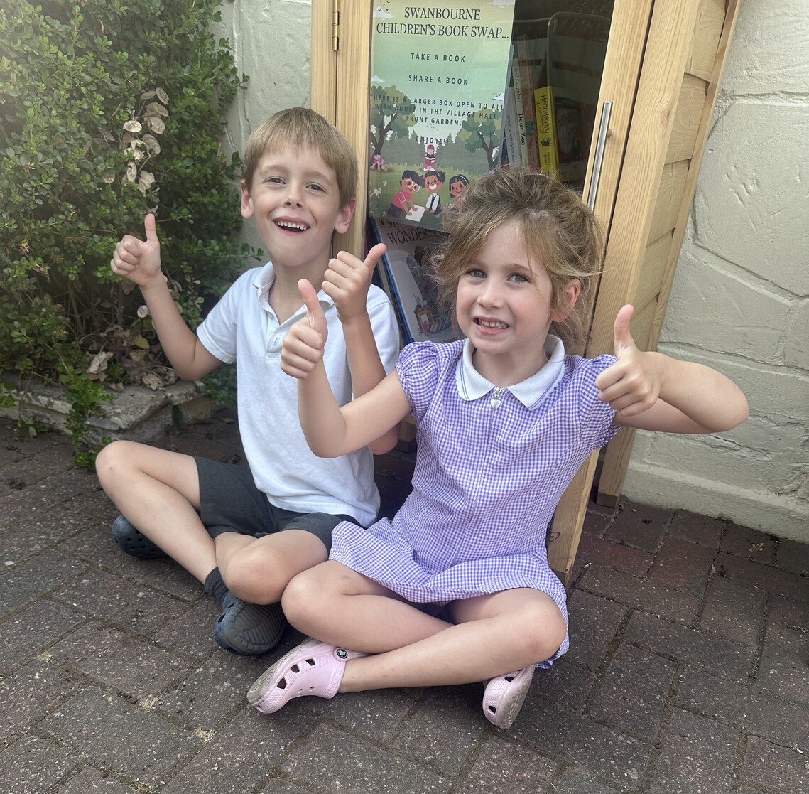 Swanbourne book case with children